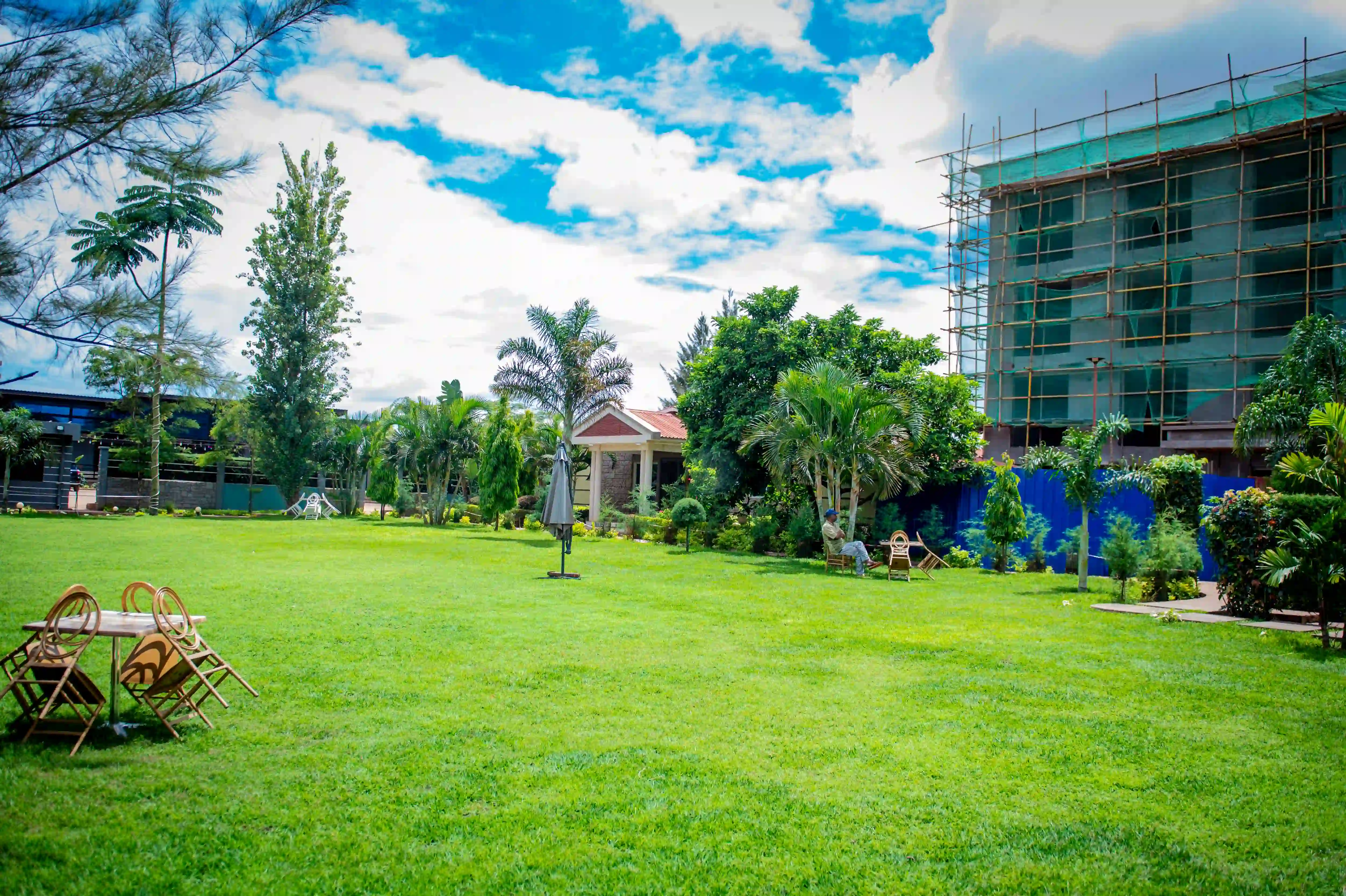 THE NDATSHI - Bar Restaurant Hôtel